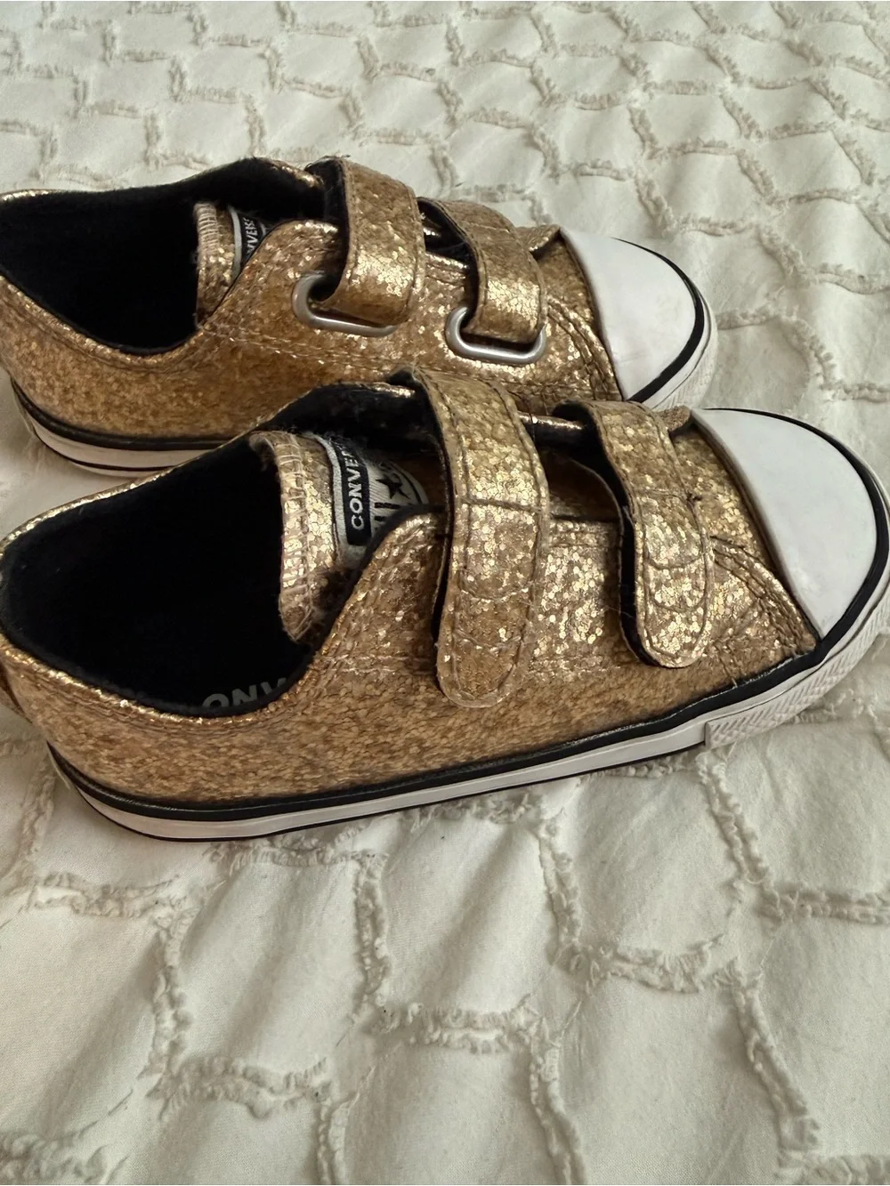 Converse Kids Gold Glitter Velcro Low-Top Sneakers size 8 toddler